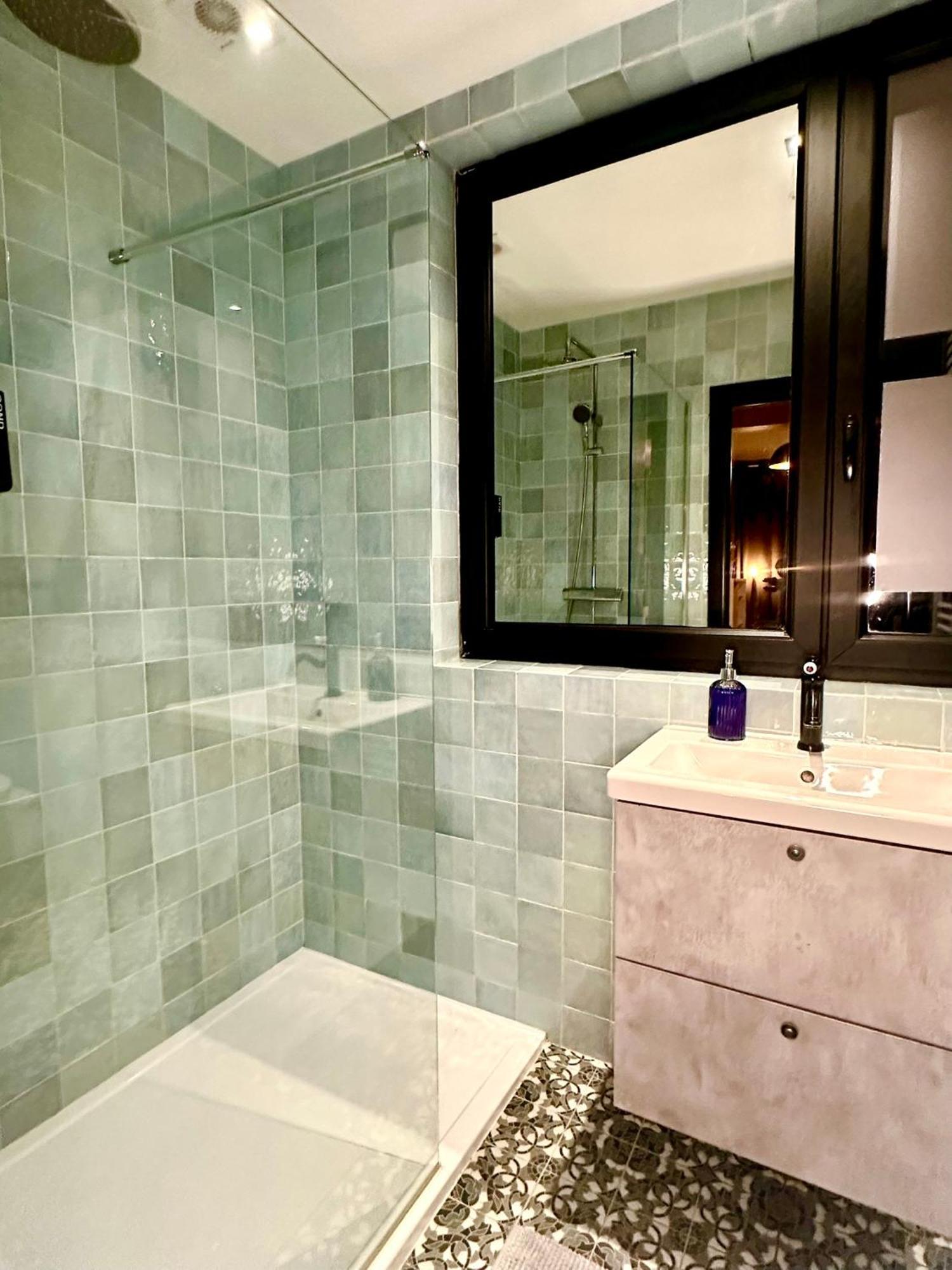 Luxury Suites Diamond By Rikas Hotels Anversa Esterno foto